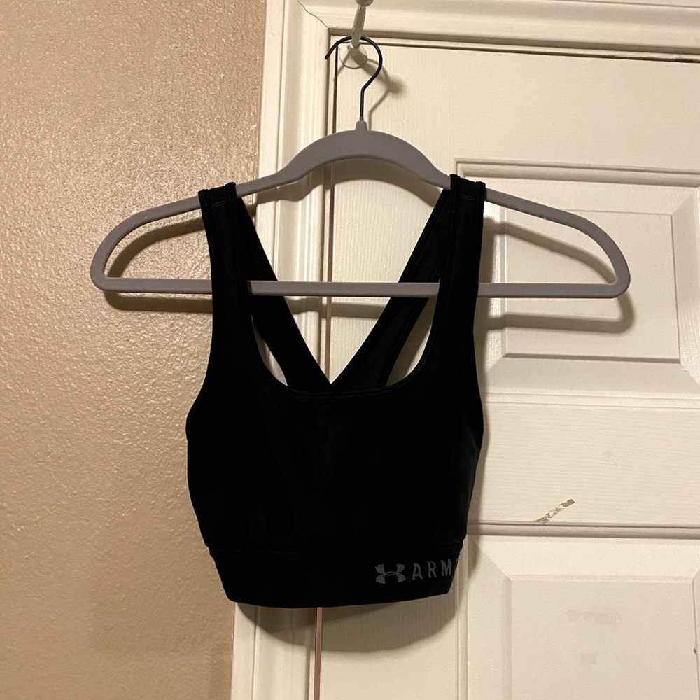UNDER ARMOUR sports bra in GREAT condition